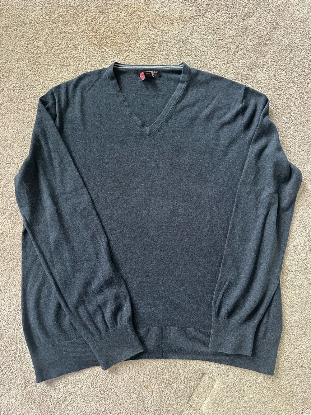 Banana Republic Luxury Blend Men’s V-Neck Sweater – Size XL